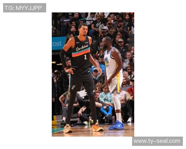 勇士逆转战胜马刺，库里绝杀三分球帮助球队取得连胜